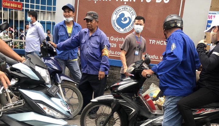 HCM City face mask sale stronger after new Covid-19 outbreak - 8 HCM City face mask sale stronger after new Covid-19 outbreak - 8