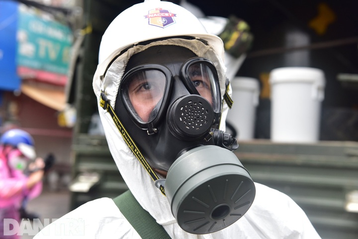 Wide-spread anti-virus sterilisation carried out in Ho Chi Minh City - 3