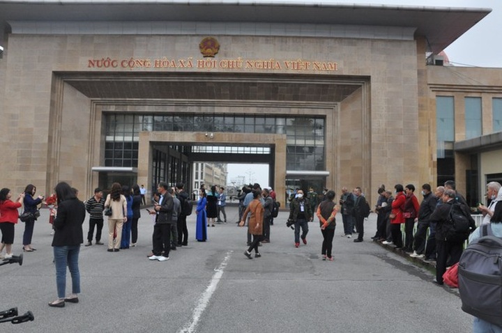 Mong Cai Border Gate serves first Chinese tourists after three-year gap - 5 Mong Cai Border Gate serves first Chinese tourists after three-year gap - 5