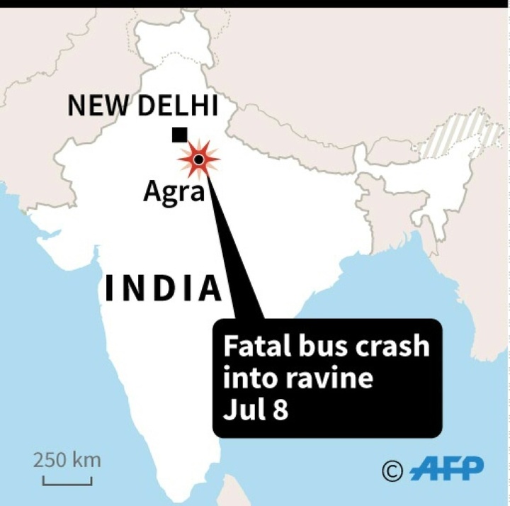29 killed in bus crash on Indian expressway - 1 29 killed in bus crash on Indian expressway - 1