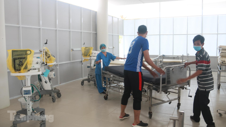 Danang dormitory turned into Covid-19 field hospital - 4