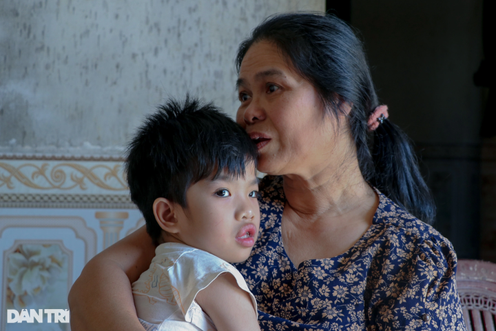 Man seeks community support for ailing wife and children - 4 Man seeks community support for ailing wife and children - 4