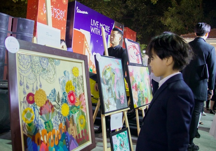 Hanoi students raise fund for flood victims - 2