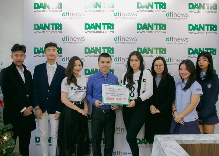 Hanoi students raise fund for flood victims - 1