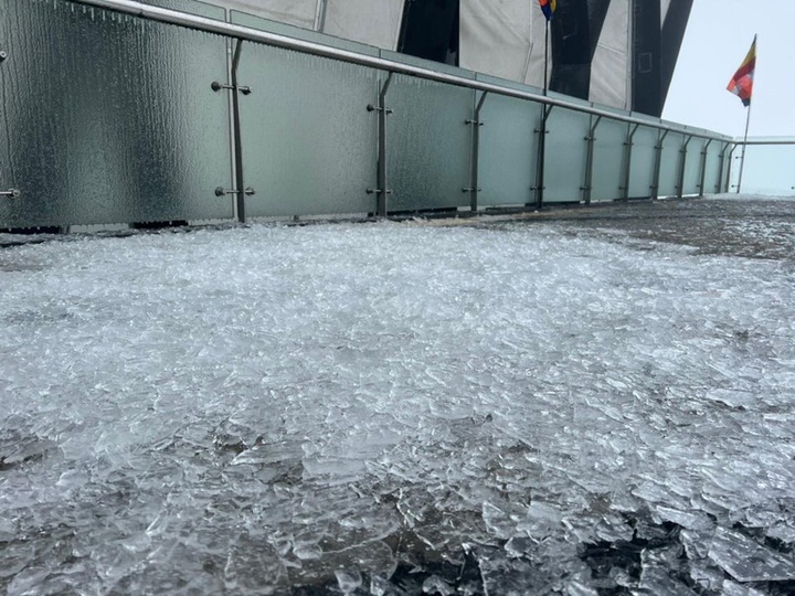 Frost appears on Fansipan Mountain - 8