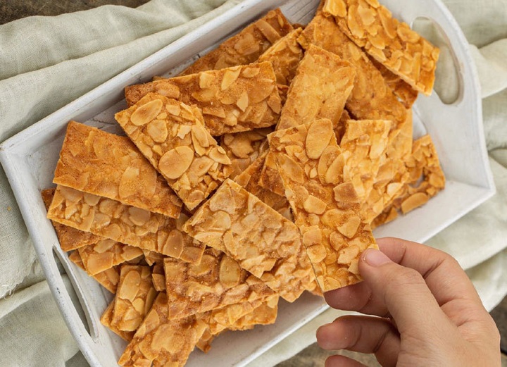 Home-made confectionery attract customers on Tet - 2