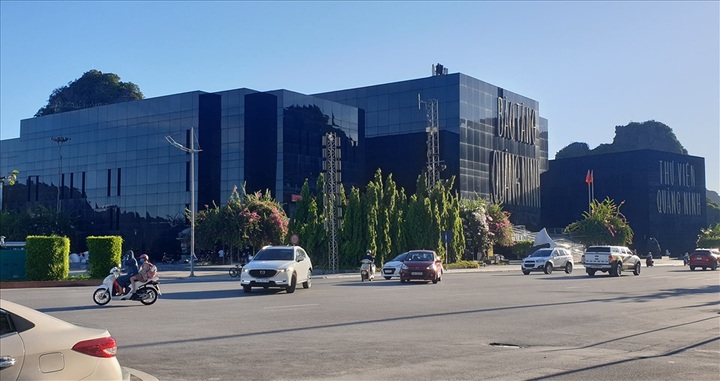 Quang Ninh closes non-essential activities due to Covid-19 fear - 1