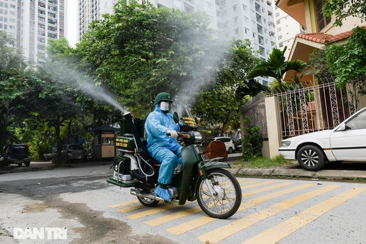 Hanoi military tests bikes for disinfecting areas - 1 Hanoi military tests bikes for disinfecting areas - 1