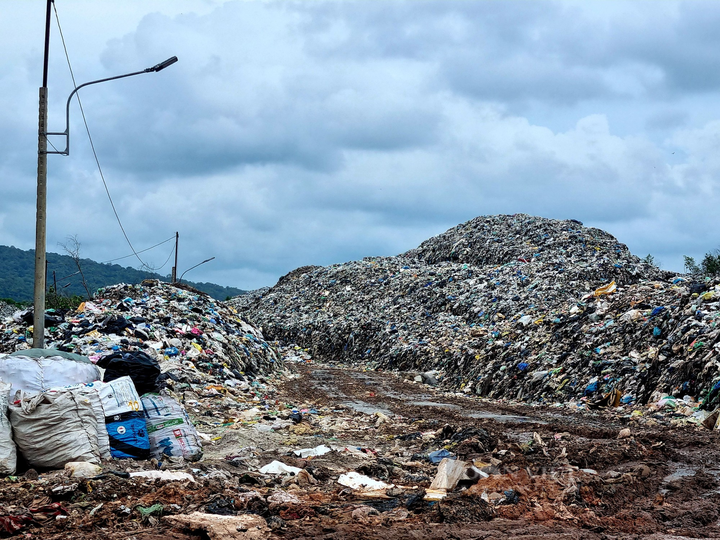 Temporary landfill plagues Phu Quoc residents - 1 Temporary landfill plagues Phu Quoc residents - 1
