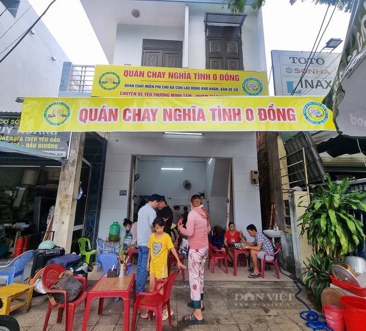 Danang restaurant offers free meals to disadvantaged people - 1 Danang restaurant offers free meals to disadvantaged people - 1