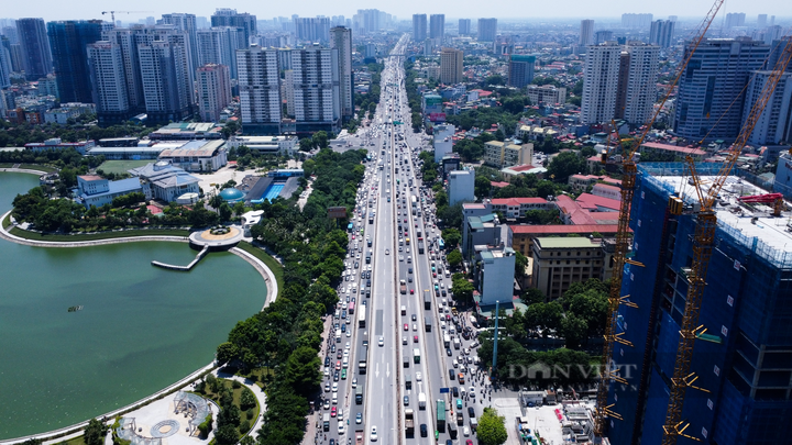 Hanoi streets face serious congestions ahead of National Day holiday - 4