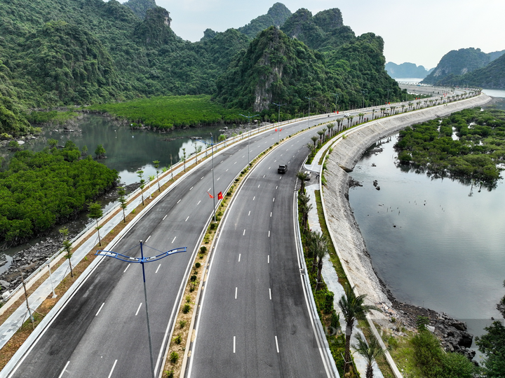 Coastal road expected to boost Quang Ninh tourism - 2 Coastal road expected to boost Quang Ninh tourism - 2