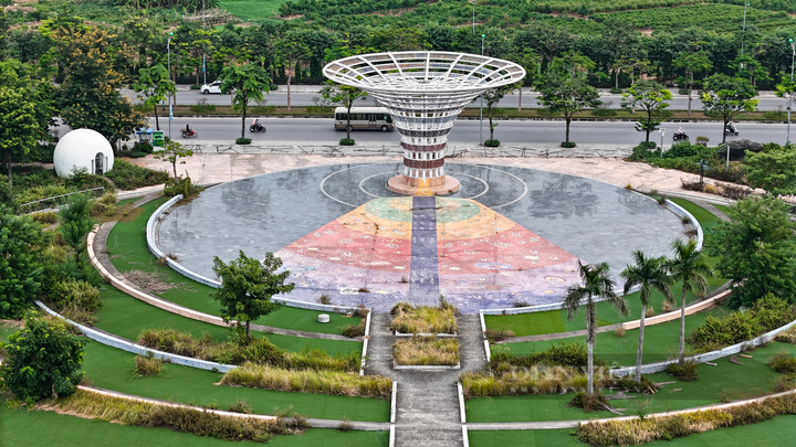 Astronomy park in Hanoi left abandoned - 3 Astronomy park in Hanoi left abandoned - 3