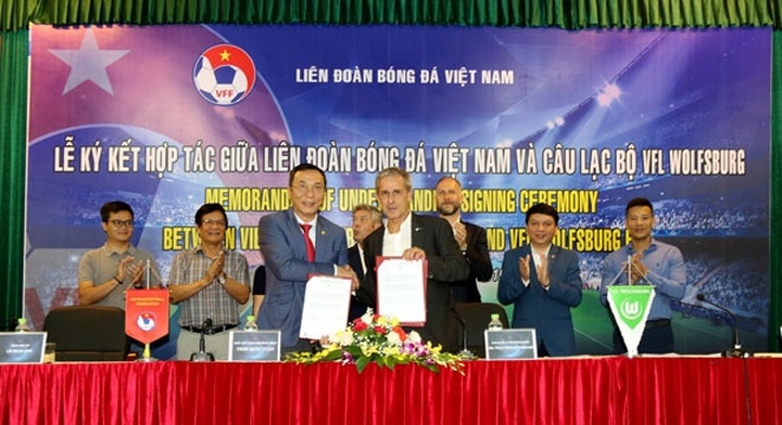 Vietnam Football Federation signs partnership with Germany’s VfL Wolfsburg FC - 1 Vietnam Football Federation signs partnership with Germany’s VfL Wolfsburg FC - 1