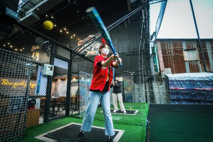 Coffee shop provides space for baseball players in HCM City - 2 Coffee shop provides space for baseball players in HCM City - 2
