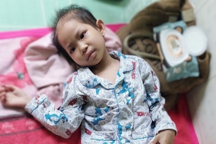 Single mum calls for help to save ailing daughter - 1