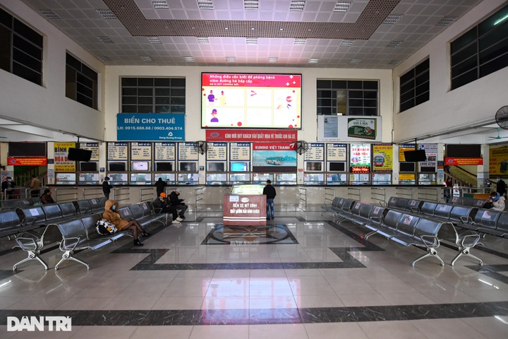 Hanoi stations deserted ahead of New Year - 1