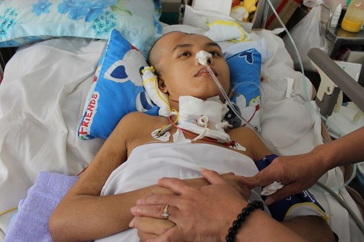 Poor couple desperate to save their injured son - 1 Poor couple desperate to save their injured son - 1