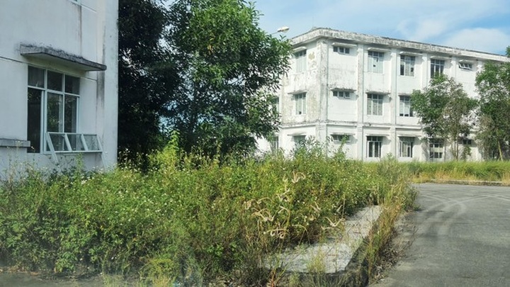 Major Thua Thien-Hue hospital largely abandoned - 2
