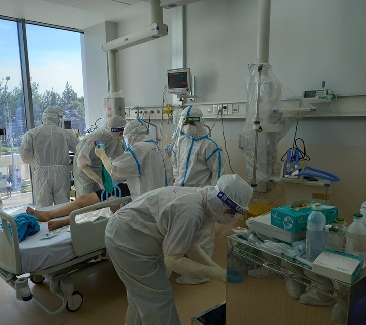 HCM City sets up special team to regulate seriously ill patients - 1