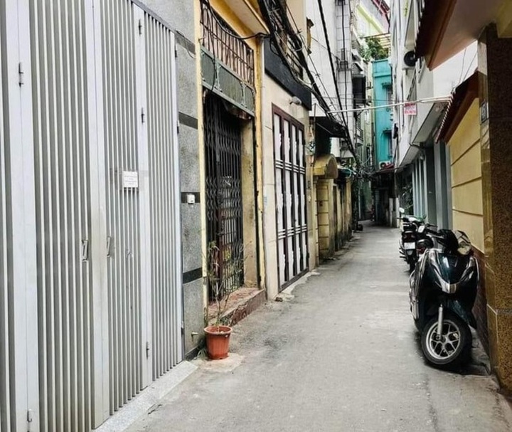 Hanoians search for small houses as apartment prices rise - 1