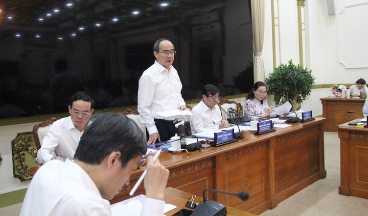 Chinese people work from home in HCM City - 1