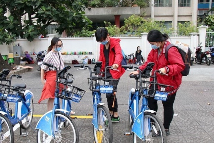 Hanoi proposes to pilot bicycle-sharing service in six urban districts - 1