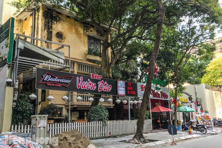 Hanoi old villas turned into restaurants - 1
