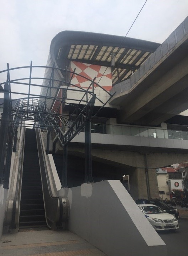 Hanoi’s first metro project operation delayed again - 1