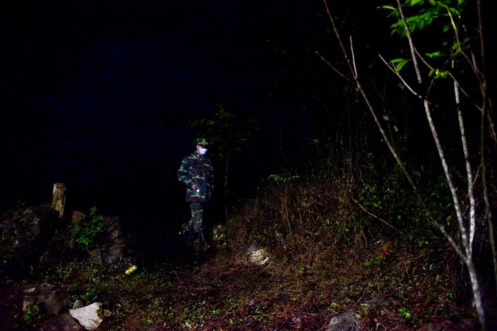 Border guards tighten checks to prevent coronavirus spread - 6