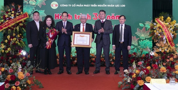 Company honoured for sending 60,000 workers abroad in 30 years - 1