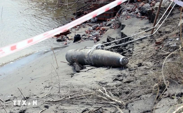 War-time bomb found in Phu Tho province - 1