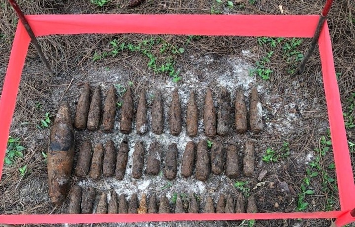 Dozens of munitions found in Quang Tri - 1