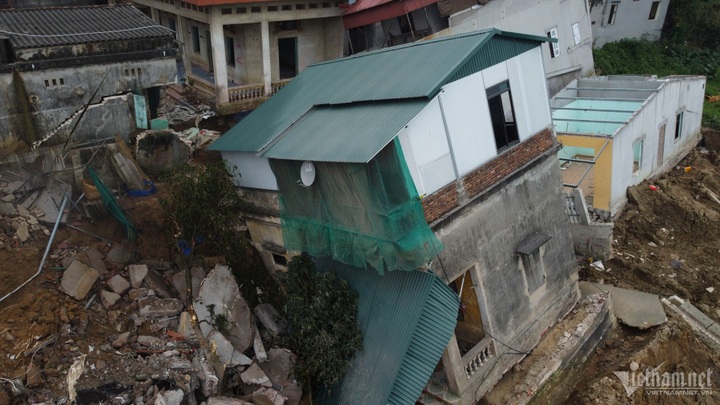 Houses hit by Bac Ninh riverbank erosion demolished - 4