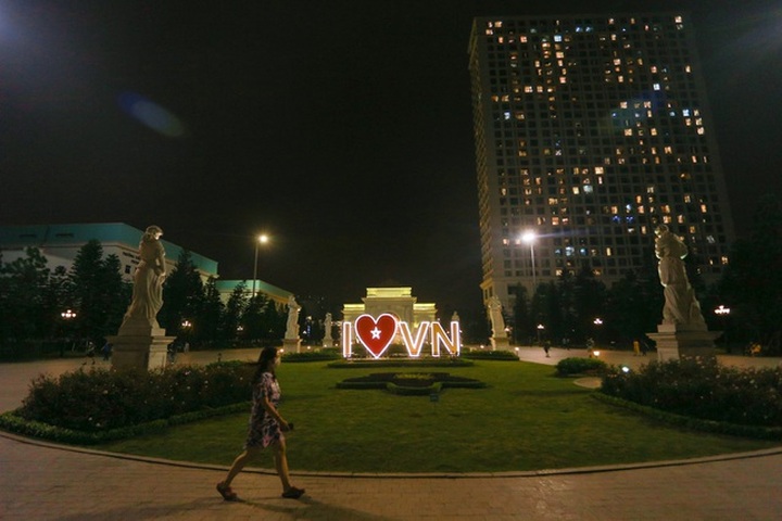 Buildings display Covid-19 messages - 5