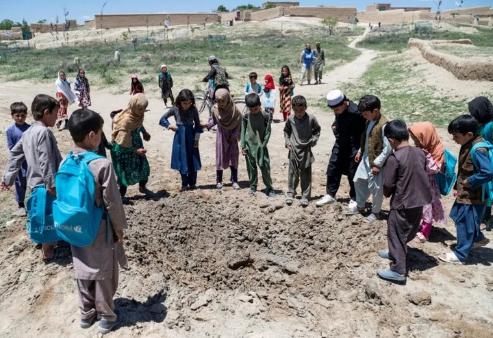 Mines, unexploded ordnance a daily menace for Afghanistan's children - 1 Mines, unexploded ordnance a daily menace for Afghanistan's children - 1