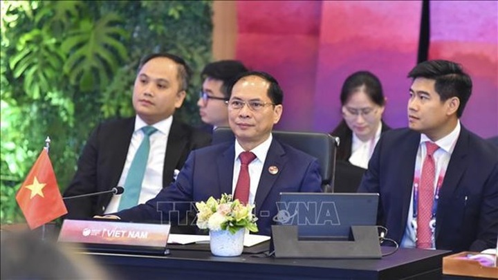 Vietnam attends ASEAN Plus One Foreign Ministers’ Meetings - 1 Vietnam attends ASEAN Plus One Foreign Ministers’ Meetings - 1