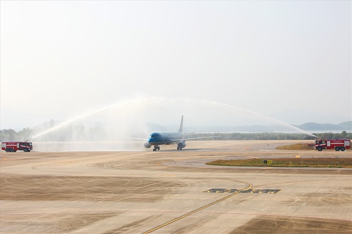 Van Don Airport receives first flights from Japan - 1