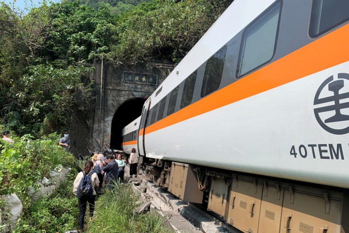 Dozens feared dead in Taiwan railway crash - 1