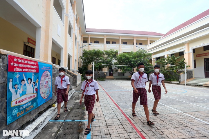 First schools reopen in virus-free HCM City locality - 6 First schools reopen in virus-free HCM City locality - 6