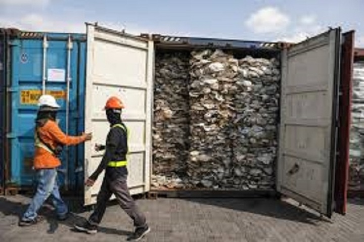 Canada in talks with Malaysia about taking back plastic waste - 1