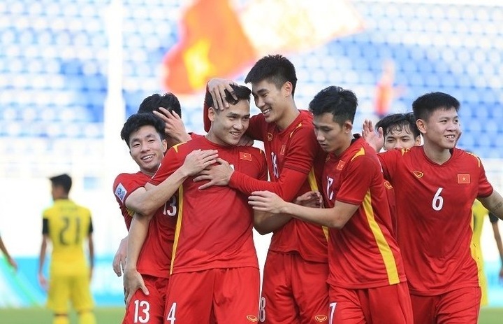 Vietnam book quarter-final place with 2-0 rout of Malaysia - 1 Vietnam book quarter-final place with 2-0 rout of Malaysia - 1