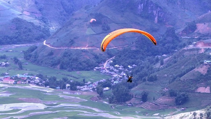 Paragliding festival kicks off in Yen Bai - 1 Paragliding festival kicks off in Yen Bai - 1