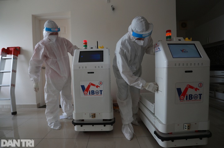 Robots used to support Covid-19 treatment in HCM City - 1 Robots used to support Covid-19 treatment in HCM City - 1