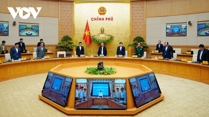 PM Phuc orders urgent aid to relieve flood-hit localities - 1