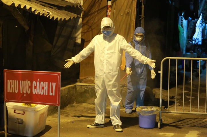 Another Hanoi area quarantined due to Covid-19 patient - 1