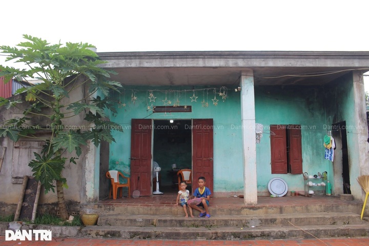 Thanh Hoa boy needs help to support ill grandmother and little sister - 3