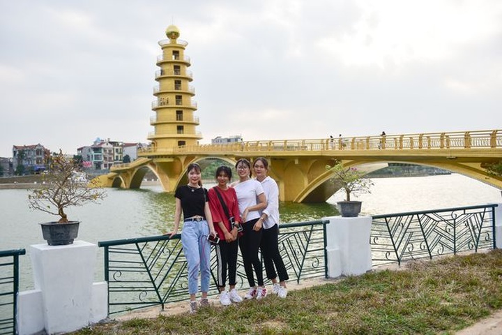 Pedestrian tower bridge in Phu Tho inaugurated - 6
