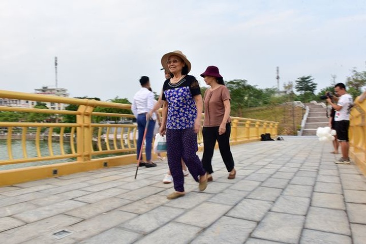 Pedestrian tower bridge in Phu Tho inaugurated - 5