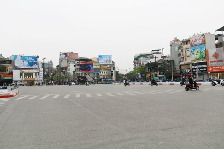 Hanoi streets deserted amid Covid-19 fear - 1